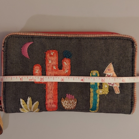 Vera Bradley embroidered desert theme with cactus and owl wristlet wallet - Picture 10 of 12